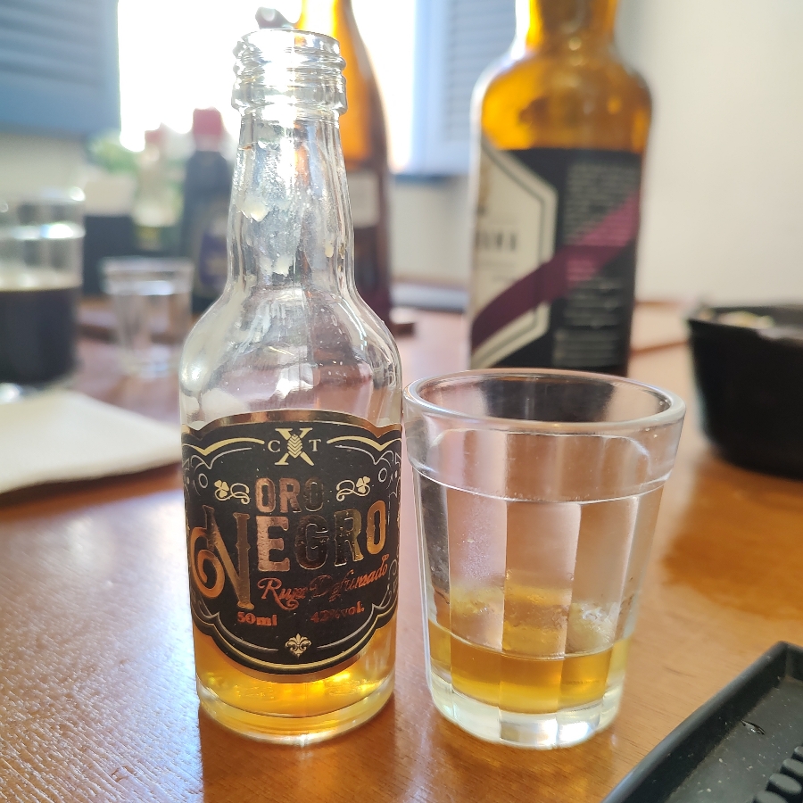 RUM ORO NEGRO LAMAS