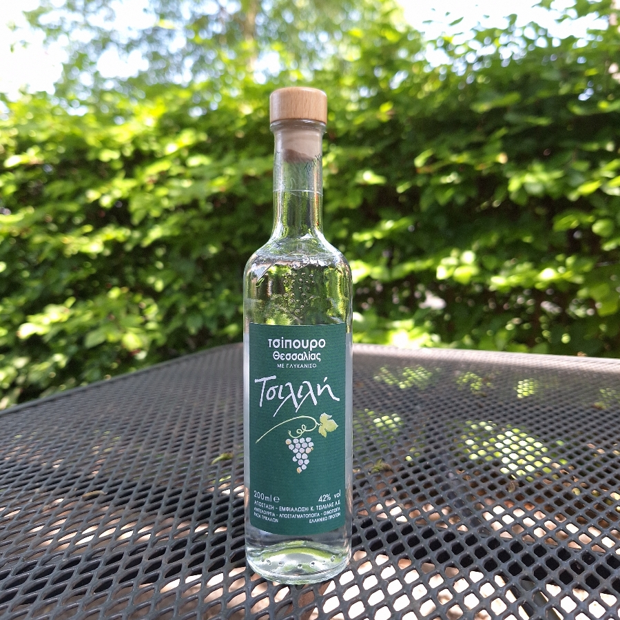 Tsilili Tsipouro of Thessaly with anise