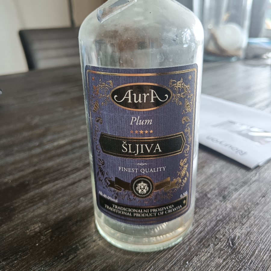 Aura Sljiva plum