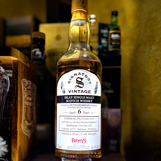 Signatory Staoisha (Heavily Peated Bunnahabhain) 6 year old Dechar Rechar Hogshead