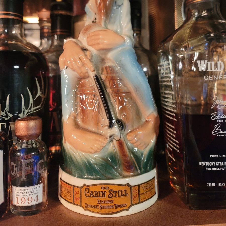 Old Cabin Still Kentucky Straigh Bourbon Stizel-Weller 1969