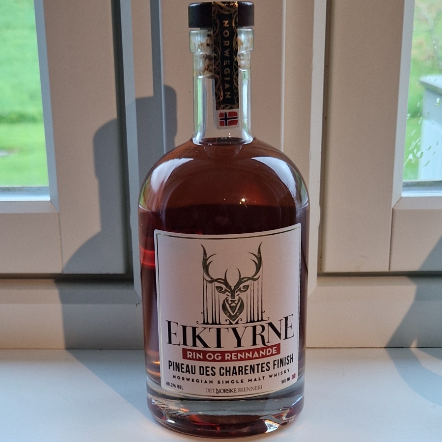 Eiktyrne Rin og Rennande Pineau des Charentes finish Series III
