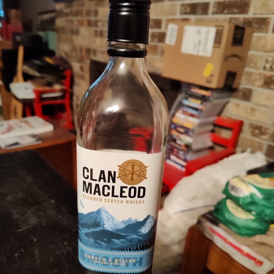 Clan MacLeod Blended Scotch Whisky Smooth & Mellow Non-Chill Filtered