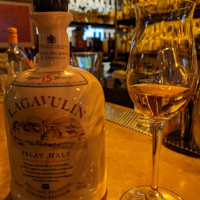 Lagavulin 15 (1980s crock)