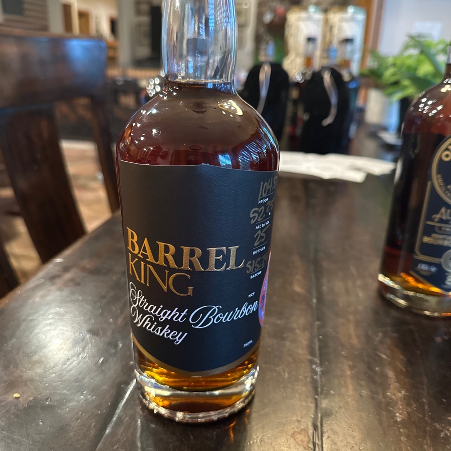 Barrel King Straight Bourbon Whiskey Missouri Pick 36% Rye Masbill (95% 11 year old & 5% 9 year old)