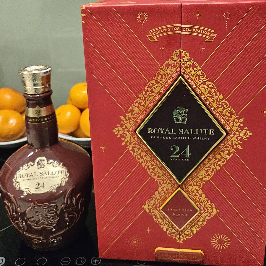 Royal Salute 24 years old exclusive blend