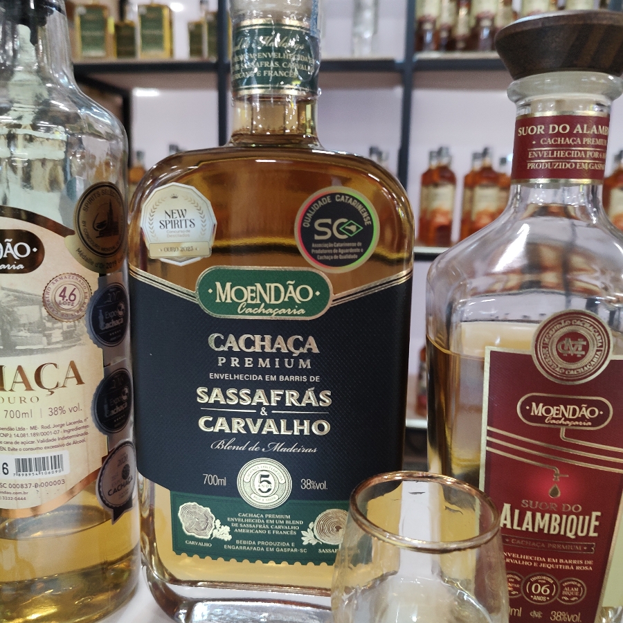 CACHAÇA MOENDAO BLEND SASSAFRÁS E CARVALHO 5 ANOS