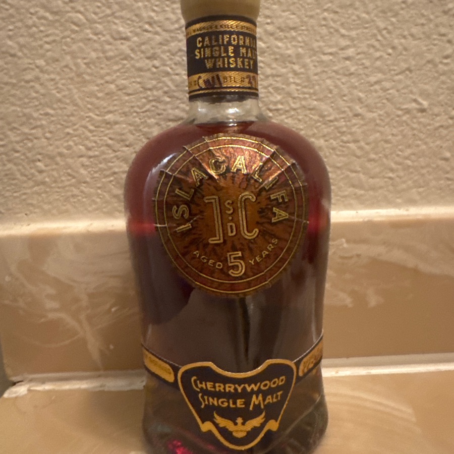 Islacalifa Single Malt Whiskey