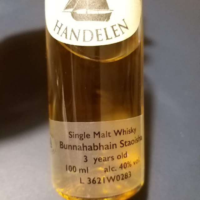 Bunnahabhain Staoisha 3 year old