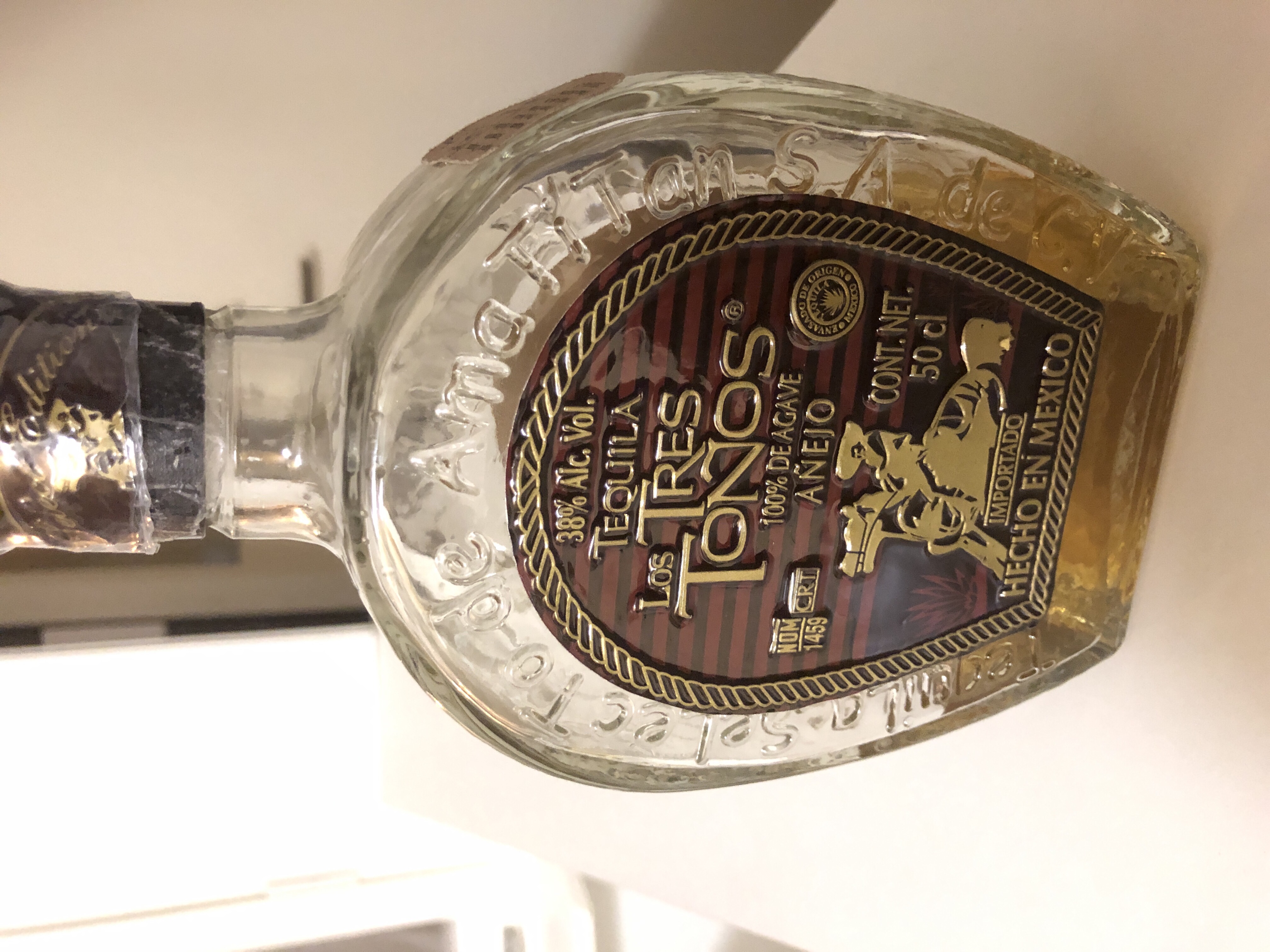 Los Tres Tonos Anejo