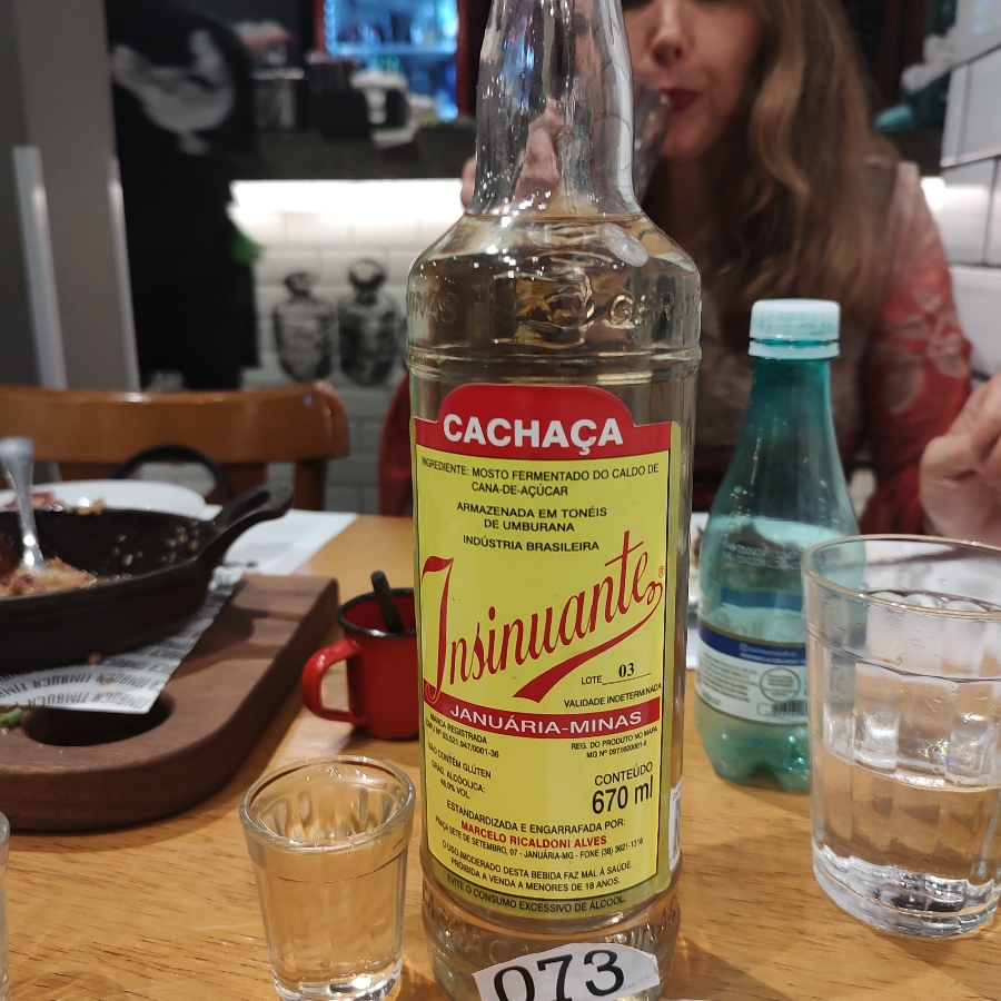 CACHAÇA INSINUANTE OURO
