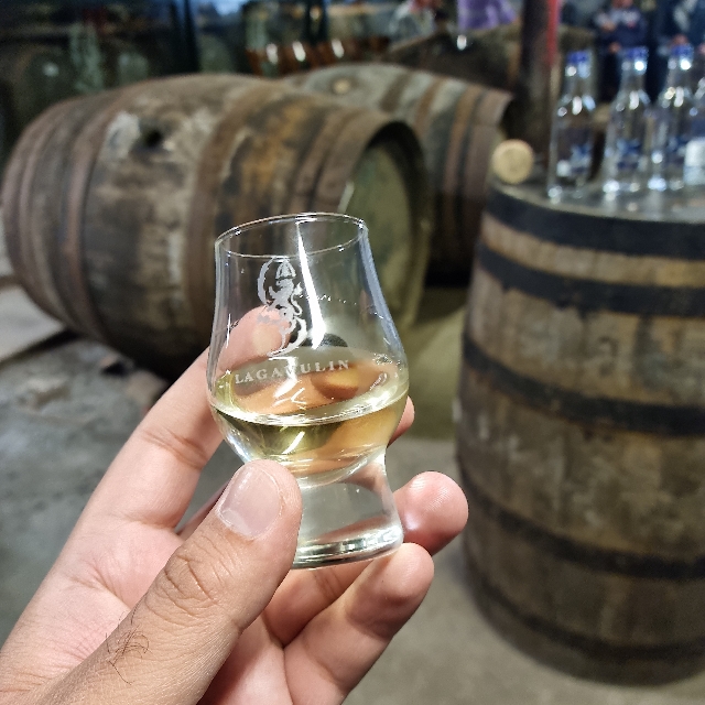 Lagavulin 12yo Straight From The Cask, Single Second Fill European oak Barrel