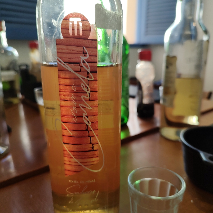 BEBIDA ALCOÓLICA MISTA TONEL DE MINAS CACHAÇA CRAVO & CANELA