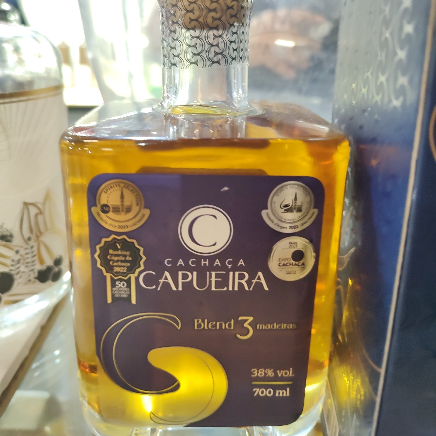 CACHAÇA CAPUEIRA BLEND 3 MADEIRAS