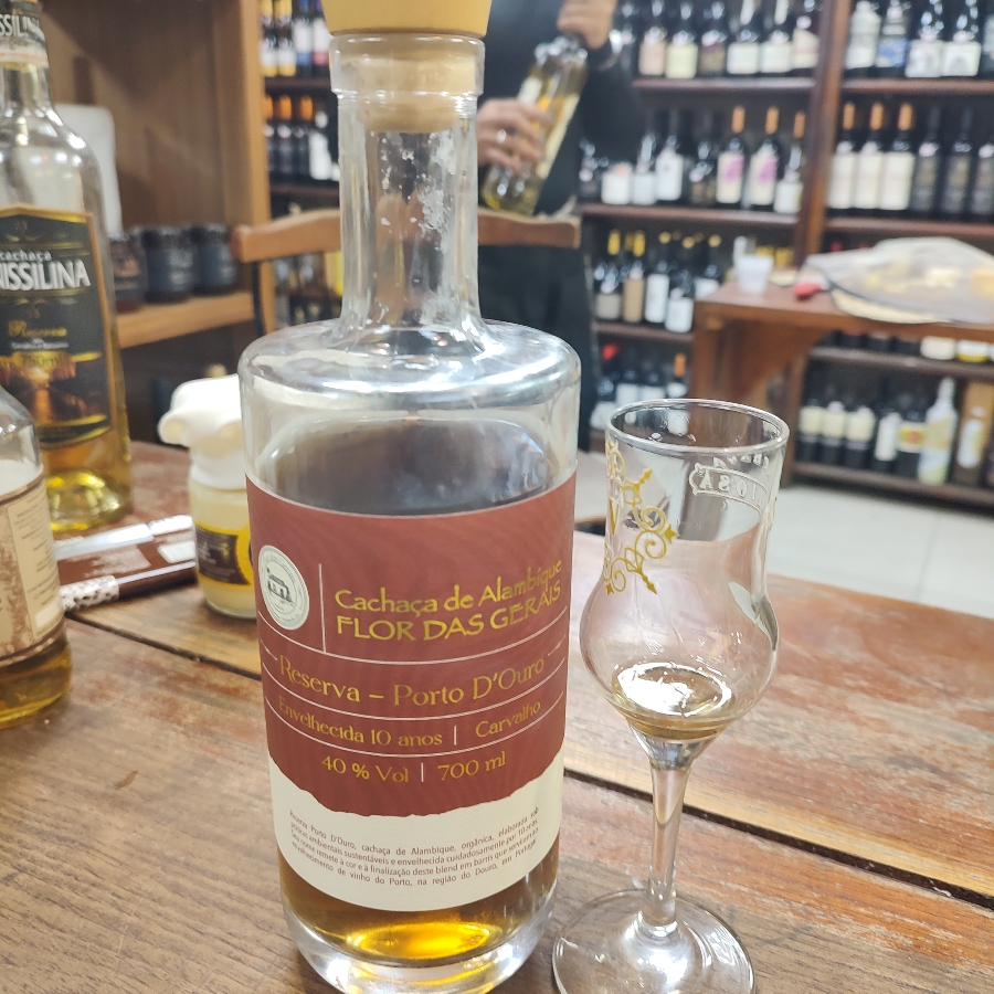 CACHAÇA FLOR DAS GERAIS PORTO D'OURO 10 ANOS