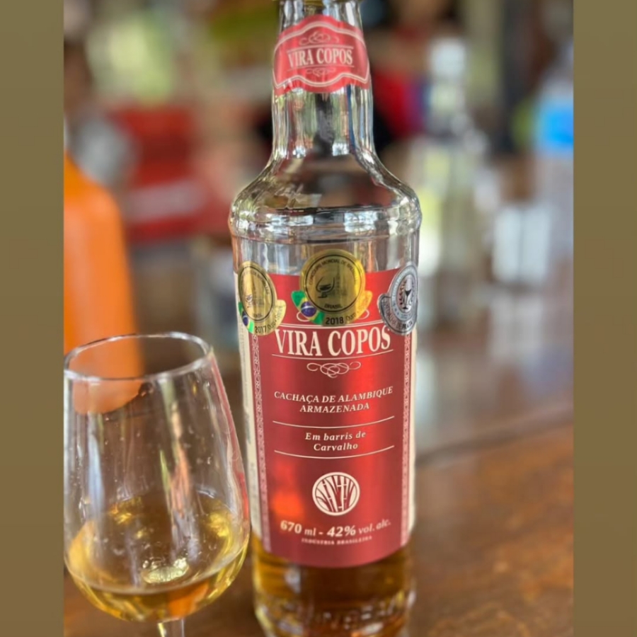 CACHAÇA VIRA COPOS ARMAZENADA CARVALHO