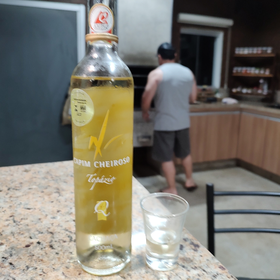 CACHAÇA CAPIM CHEIROSO TOPÁZIO
