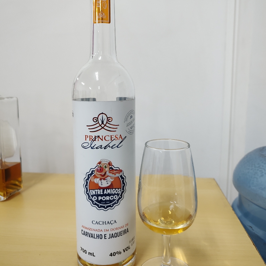 CACHAÇA PRINCESA ISABEL "ENTRE AMIGOS O PORCO" CARVALHO & JAQUEIRA