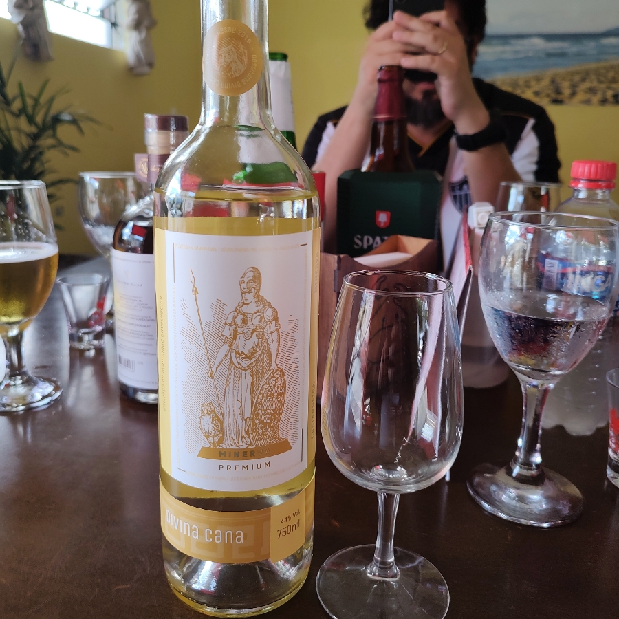 CACHAÇA DIVINA CANA CASTANHEIRA MINERVA