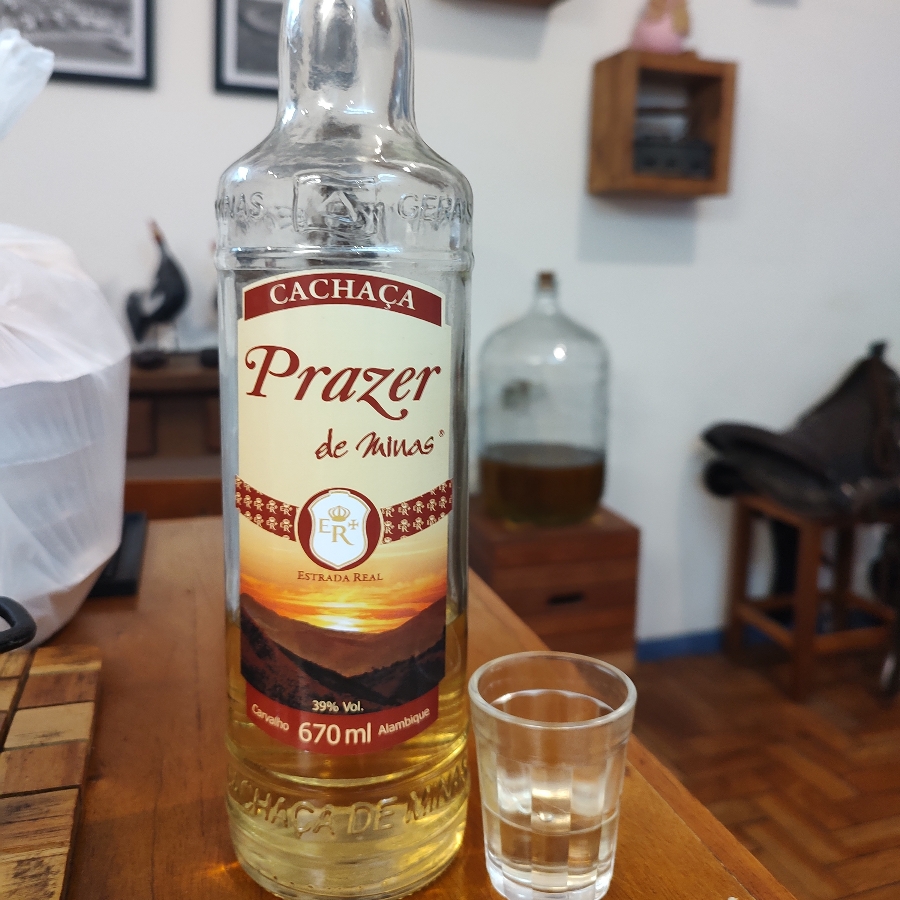 Cachaça Prazer de Minas Estrada Real Ouro Carvalho