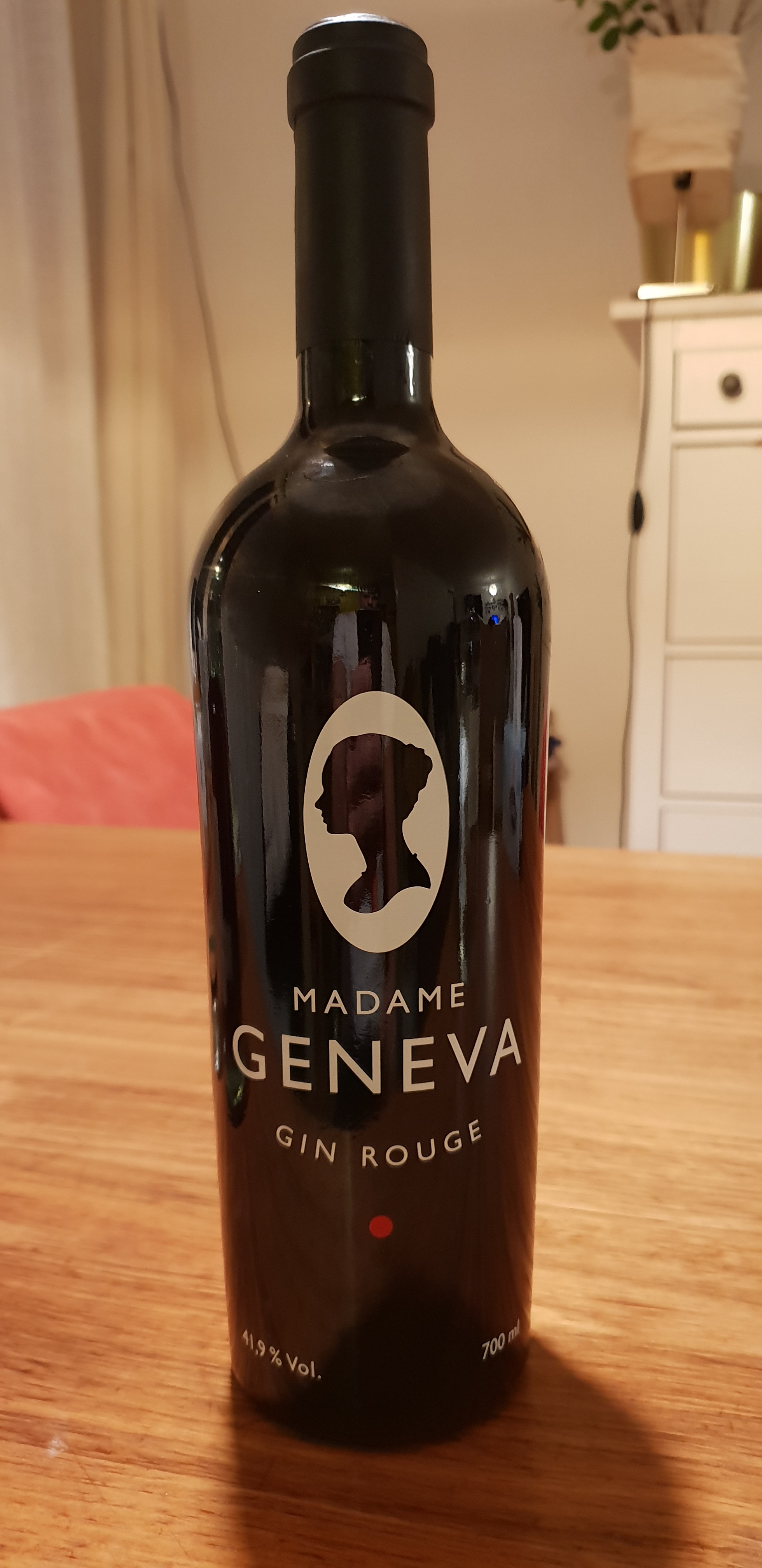 Madame Geneva Gin Rouge