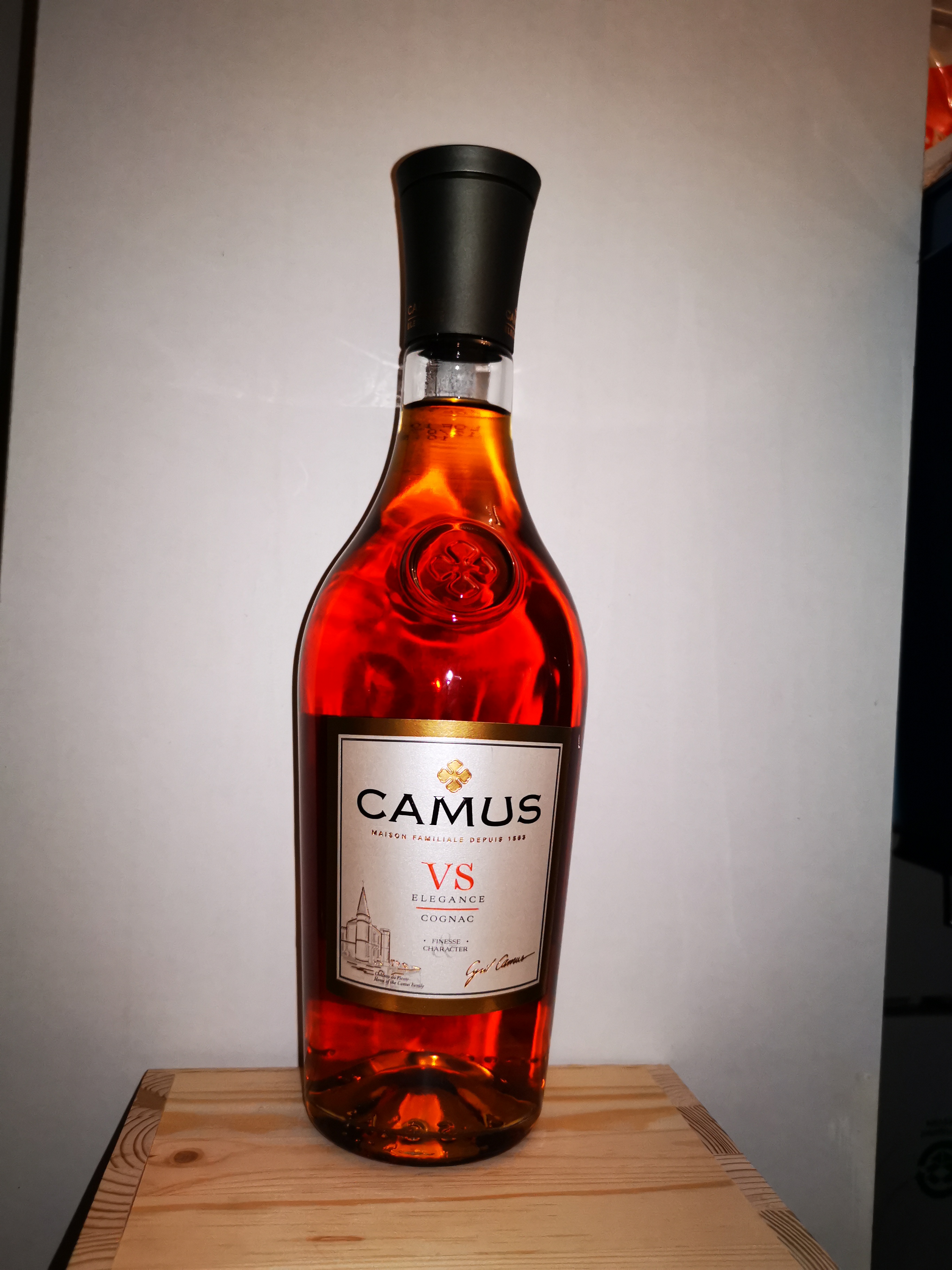 CAMUS VS Elegance
