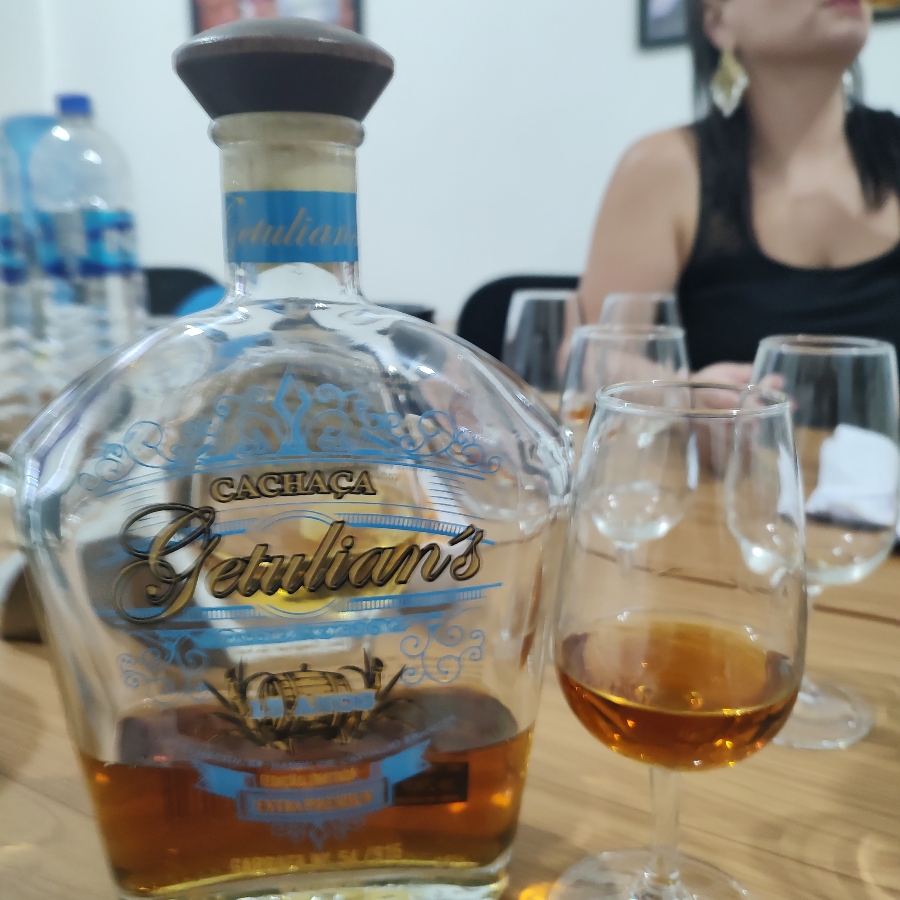 CACHAÇA GETULIAN'S EXTRA PREMIUM EDIÇÃO LIMITADA CARVALHO FRANCÊS 15 ANOS