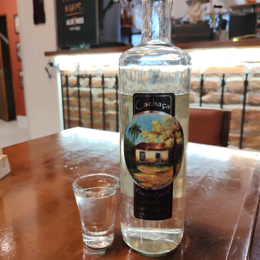 CACHAÇA FLOR DAS GERAIS PREMIUM JEQUITIBÁ ROSA