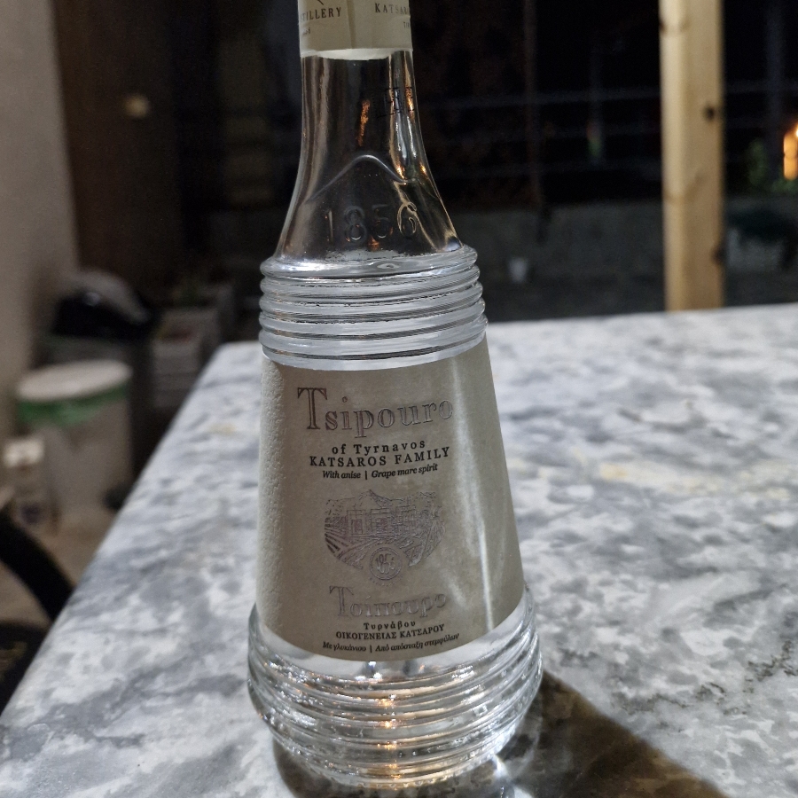 Tsipouro with anise-Katsaros