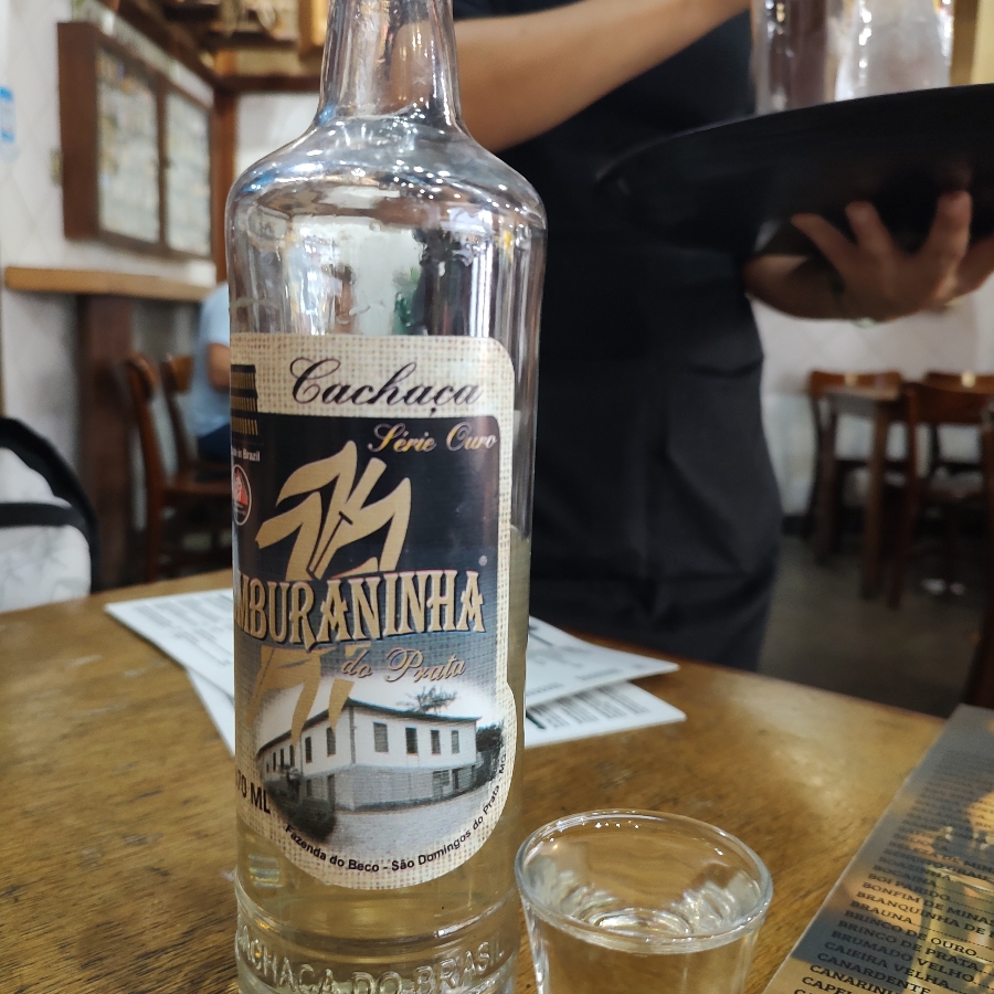 CACHAÇA AMBURANINHA OURO