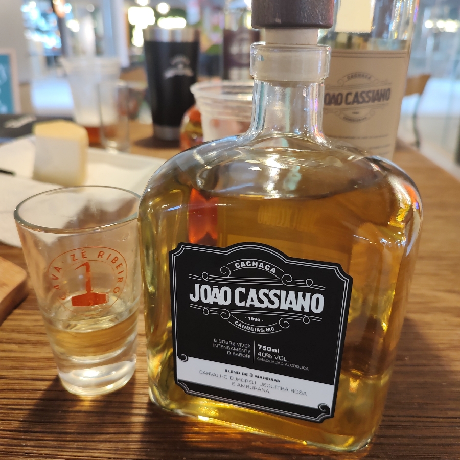CACHAÇA JOÃO CASSIANO BLEND 3 MADEIRAS