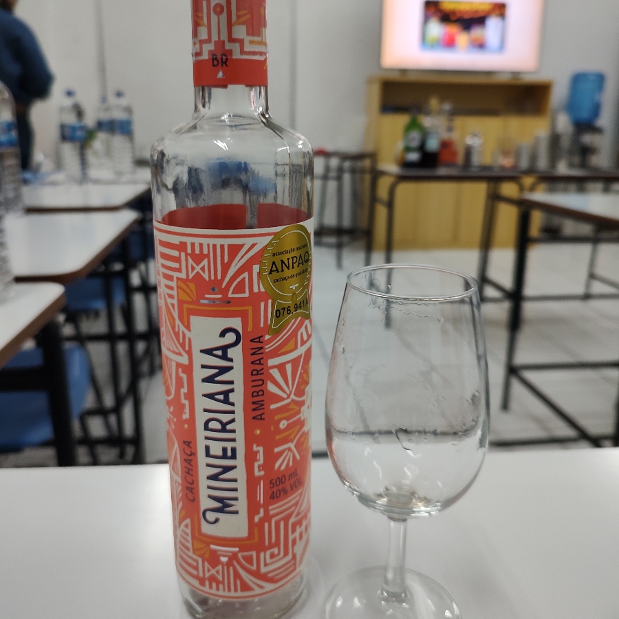 CACHAÇA MINEIRIANA AMBURANA