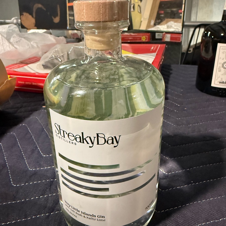 StreakyBay - Very Little Islands Gin