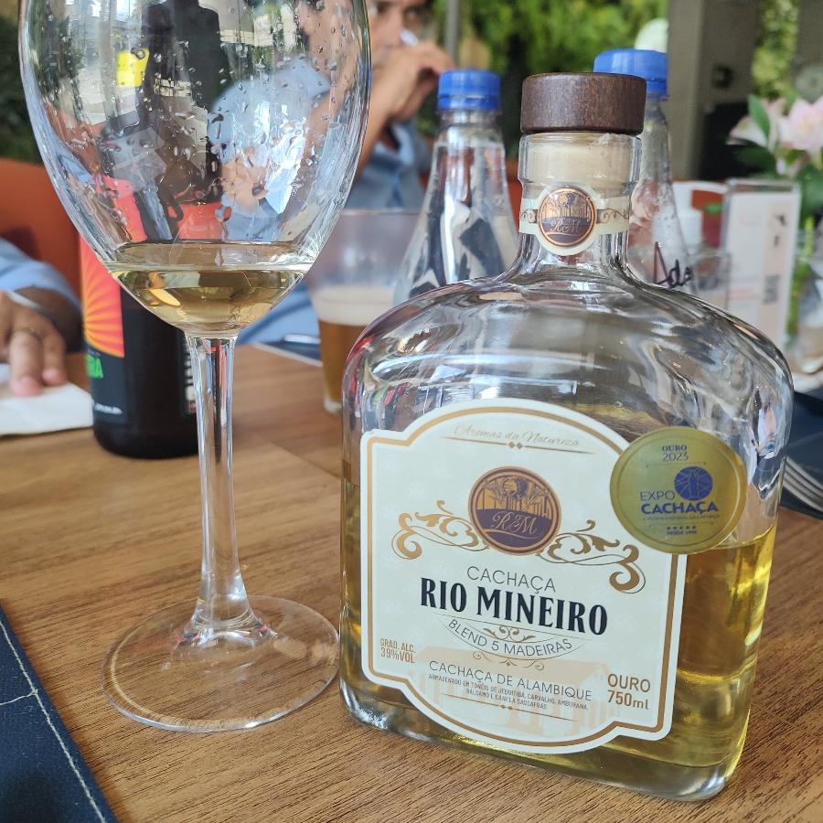 CACHAÇA RIO MINEIRO BLEND 5 MADEIRAS