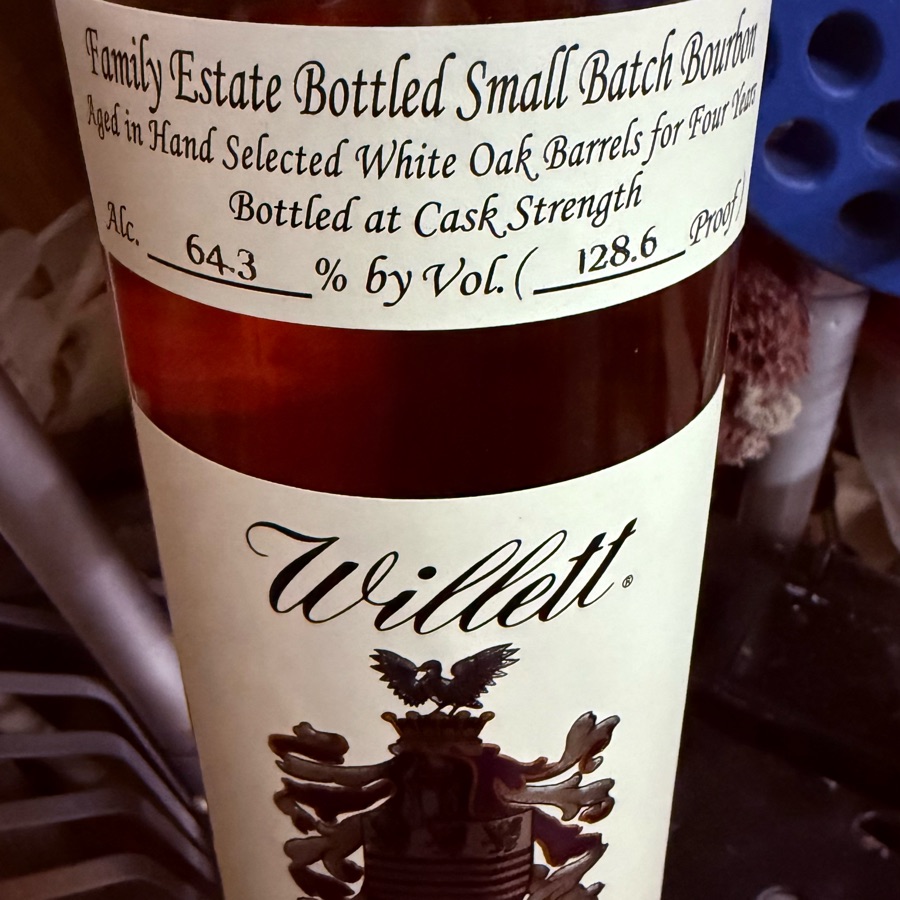 Willett Family Estate Bottled Small Batch Bourbon 4 year - Cask Strength (128.6 Proof)
