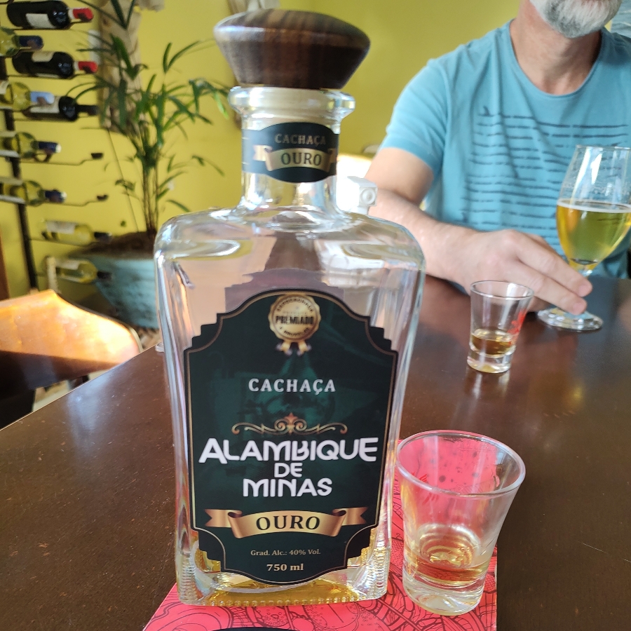 CACHAÇA ALAMBIQUE DE MINAS OURO CARVALHO & AMBURANA