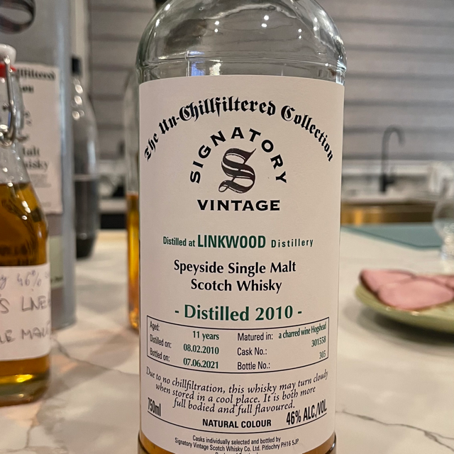 Signatory Vintage The Un-Chillfiltered Collection – Linkwood – 11 Years Old. Charred Wine Hogshead, 46% ABV