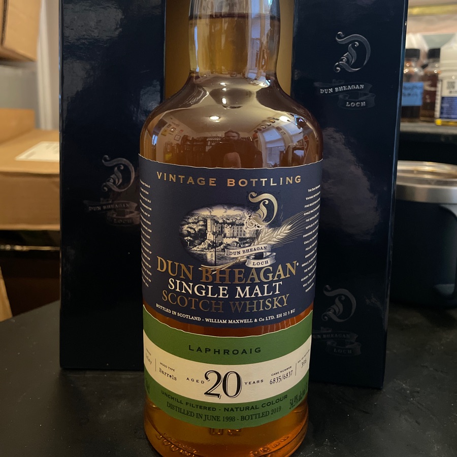 Laphroaig Dun Bheagan 1998 20 years old (Ian Macleod)