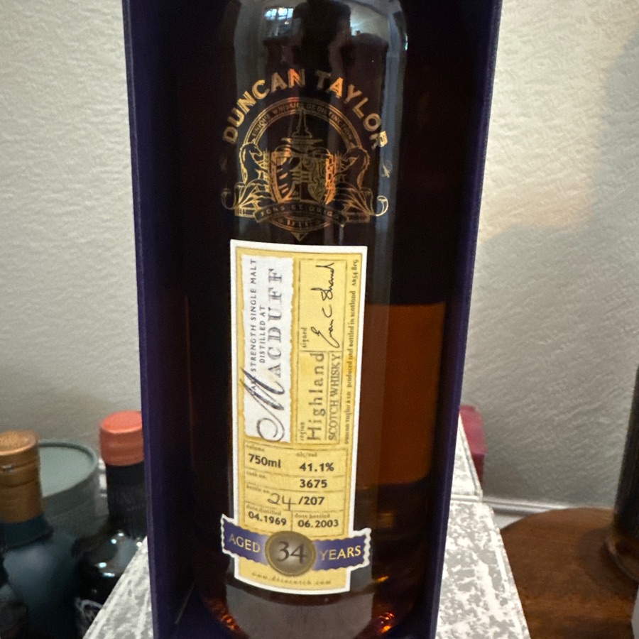 Duncan Taylor cask strength, rare Auld scotch whiskey