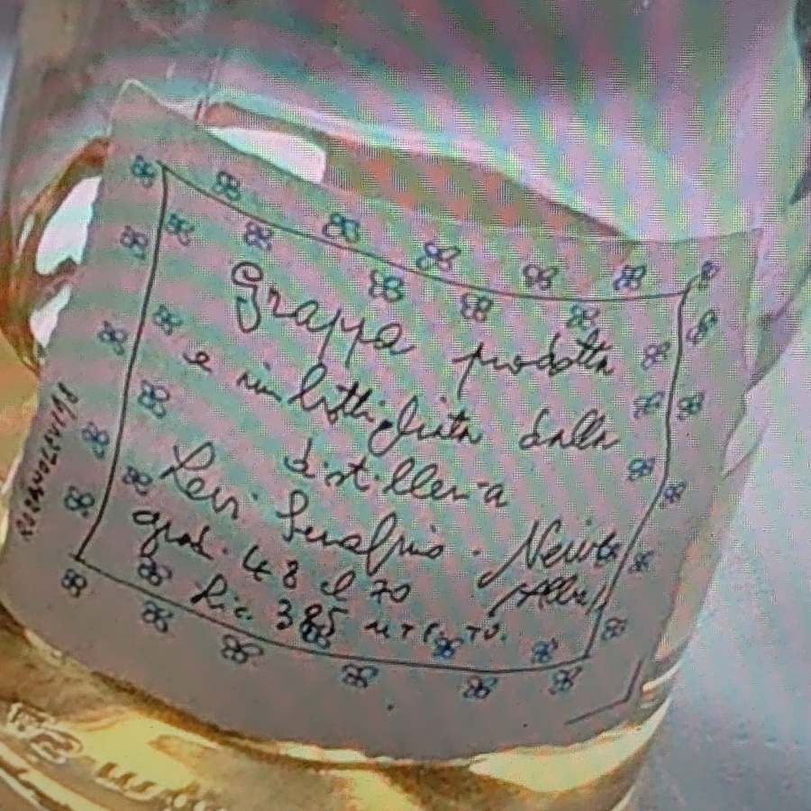 Grappa puertotta e imlittighlietta Dalla bistilleria