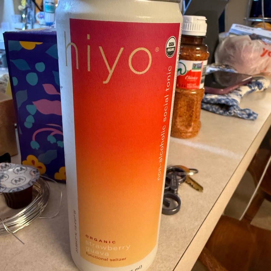hiyo Organic strawberry guava functional seltzer