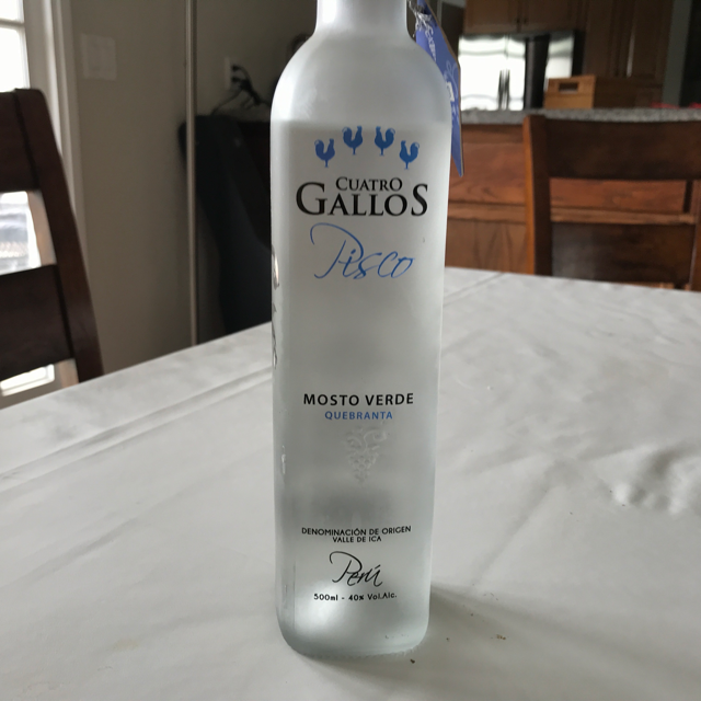 Cuatro Gallos Pisco
