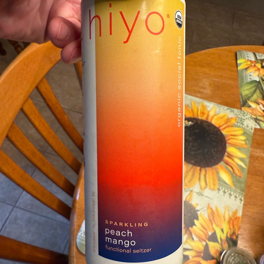 hiyo Sparkling Peach Mango functional seltzer