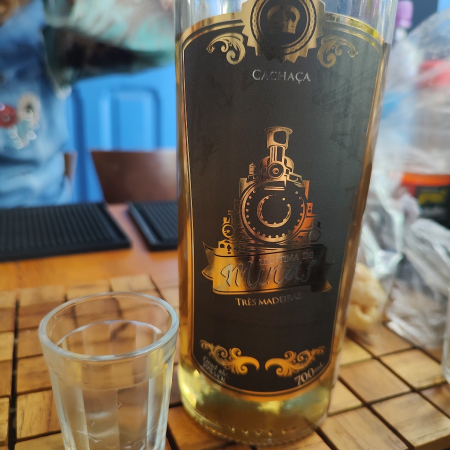 CACHAÇA LEGÍTIMA DE MINAS 3 MADEIRAS