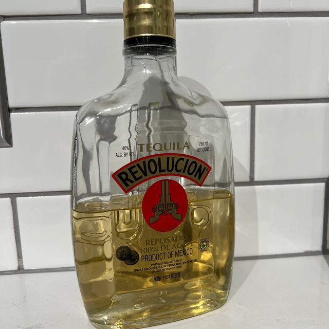 Tequila Revolucion Dos Pistolas Reposado 100% de Agave