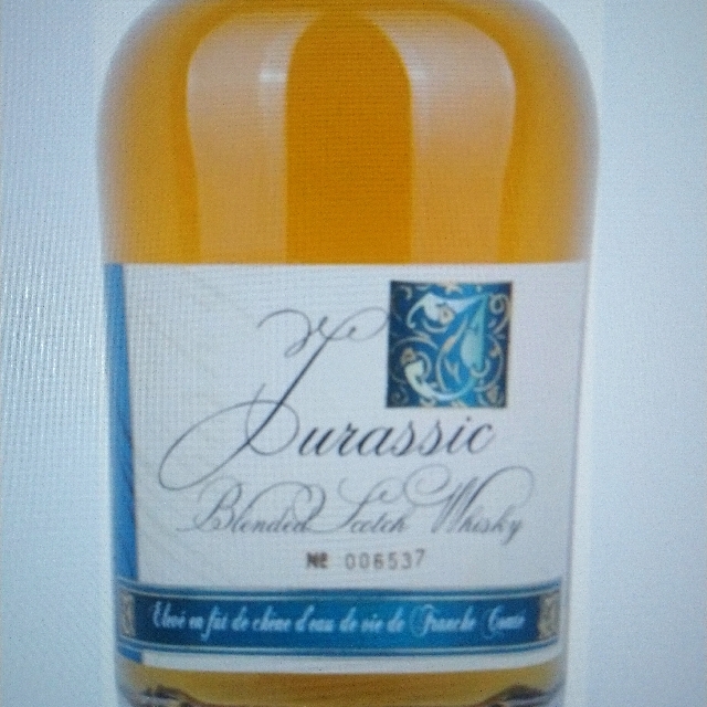 JURASSIC Scotch Whisky matured in France/Jura in French Eau-de-vie cask
