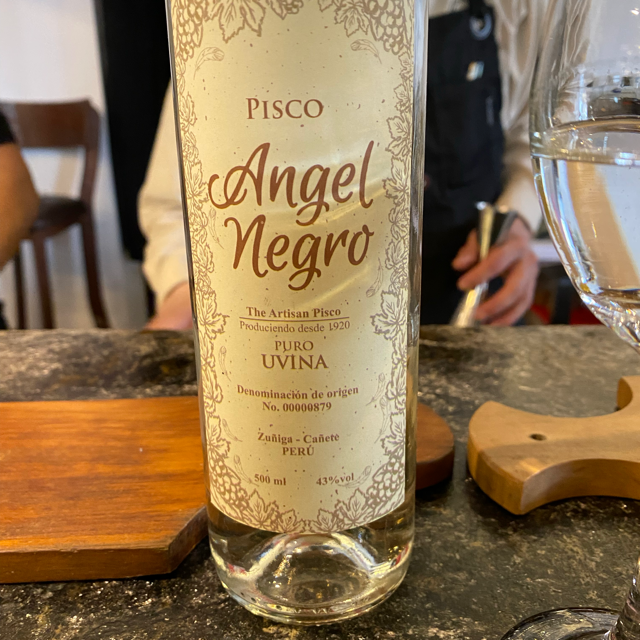 Pisco Ángel Negro Puro Uvina
