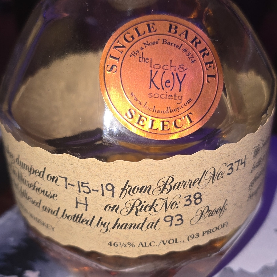 Blanton's Single Barrel Select (loch & k(e)y By A Nose barrel #374 dumped 7/15/19)
