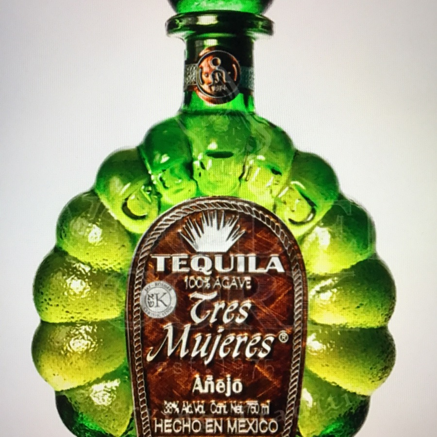 Tres Mujeres Añejo