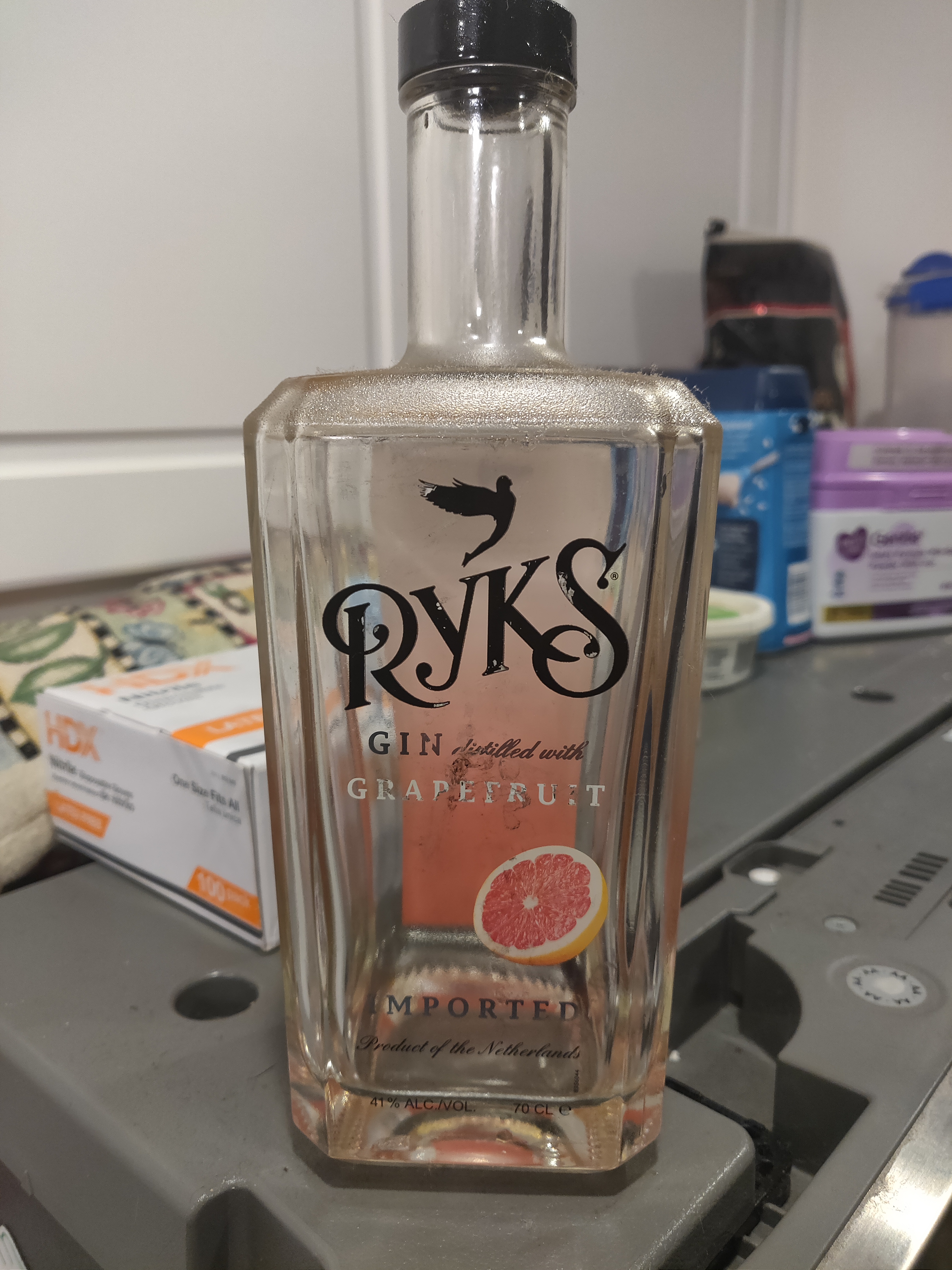 RYKS gin distilled with grapefruit